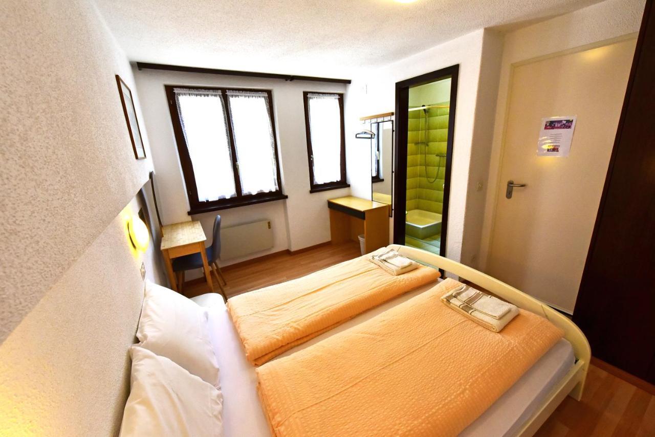 Hotel Pensione Serena Purasca Exterior photo