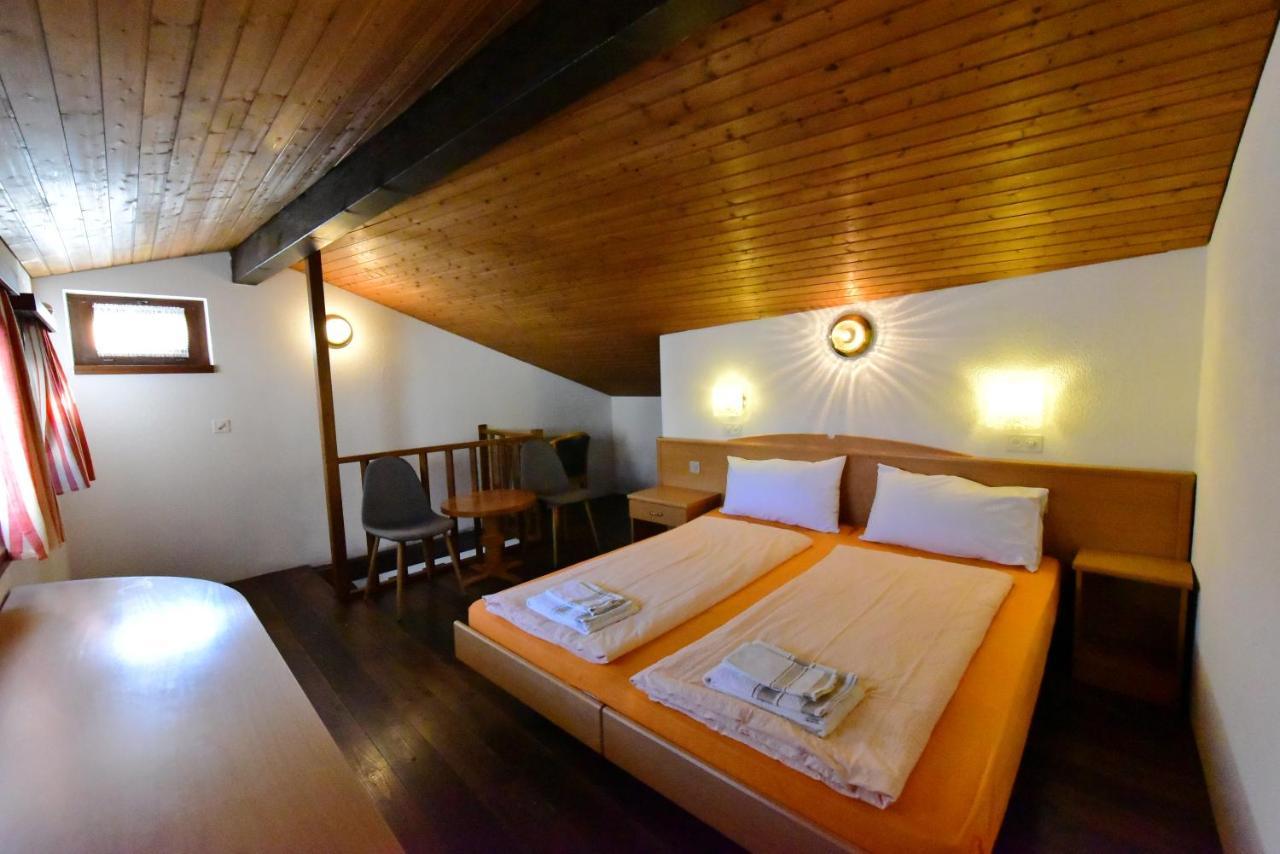 Hotel Pensione Serena Purasca Exterior photo